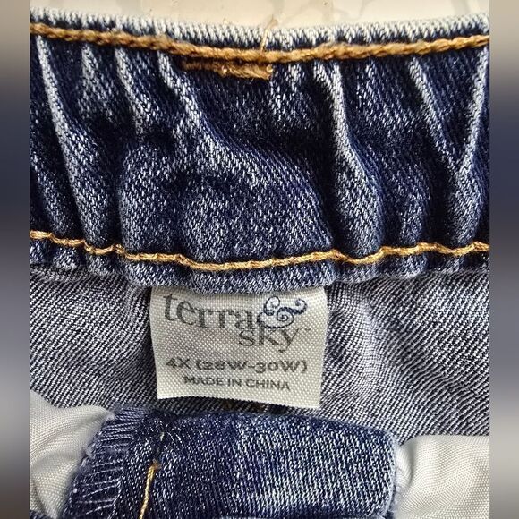 Terra & Sky Women's Plus Size Bermuda Denim Shorts, 7” Inseam, Size 4X (23W-30W) - Picture 8 of 10
